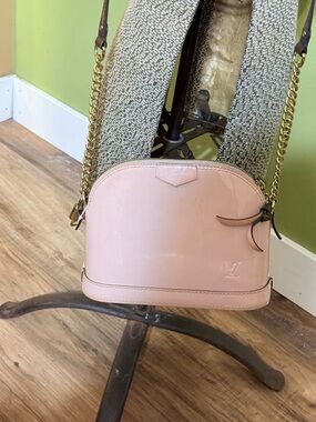 Louis Vuitton Authentic Light Pink Patent Alma Crossbody with Gold Chain/lock